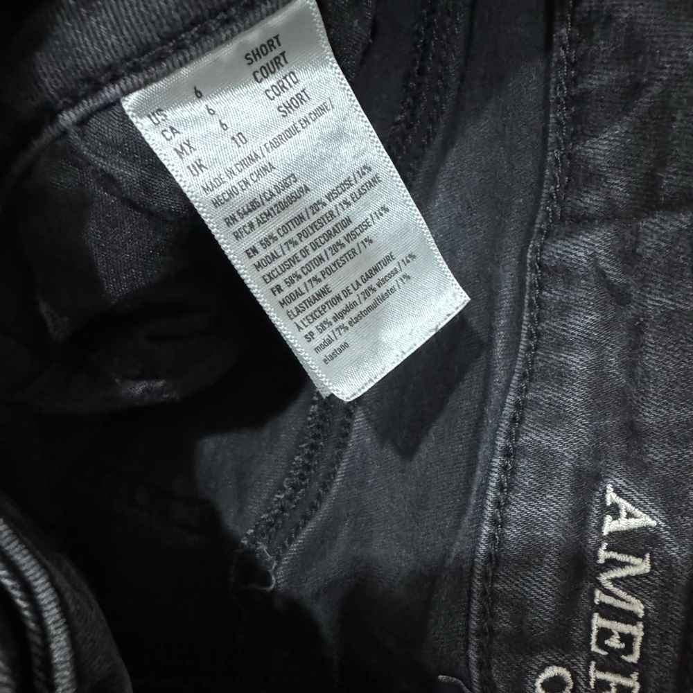 American Eagle Outfitters Dark Wash Jeans Size 6 SHORT - Picture 3 of 3
